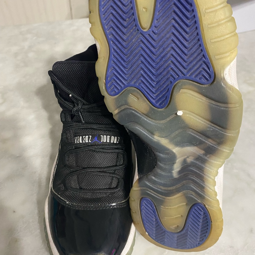 Jordan Space Jams - Picture 2 of 3